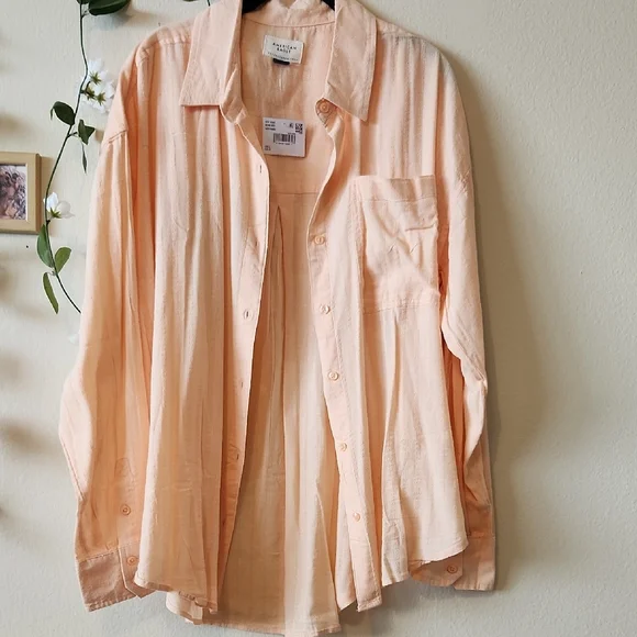 NWT - American Eagle Outfitters Light Peach Shirt - L - Picture 1 of 4